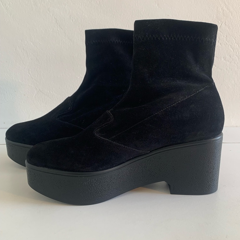 Robert Clergerie Black  suede ankle boots. Pre-owned. 8.5
